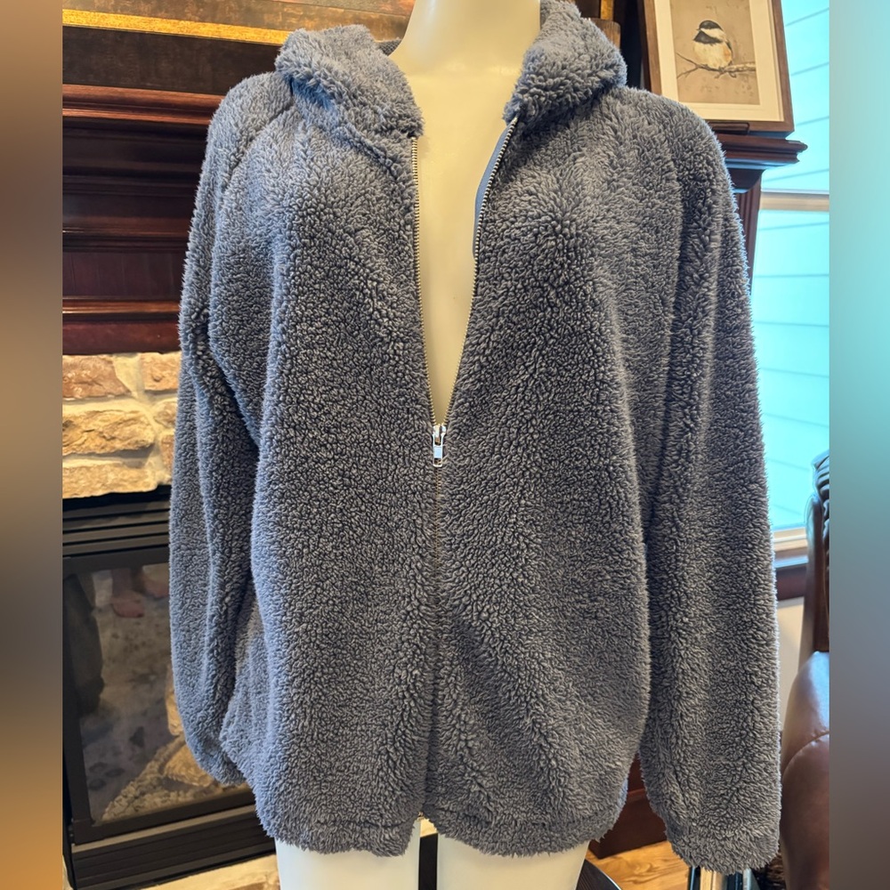 Fitz & Eddie from the Buckle Sherpa jacket. Blue. Sz Med. Pilling on the inside.